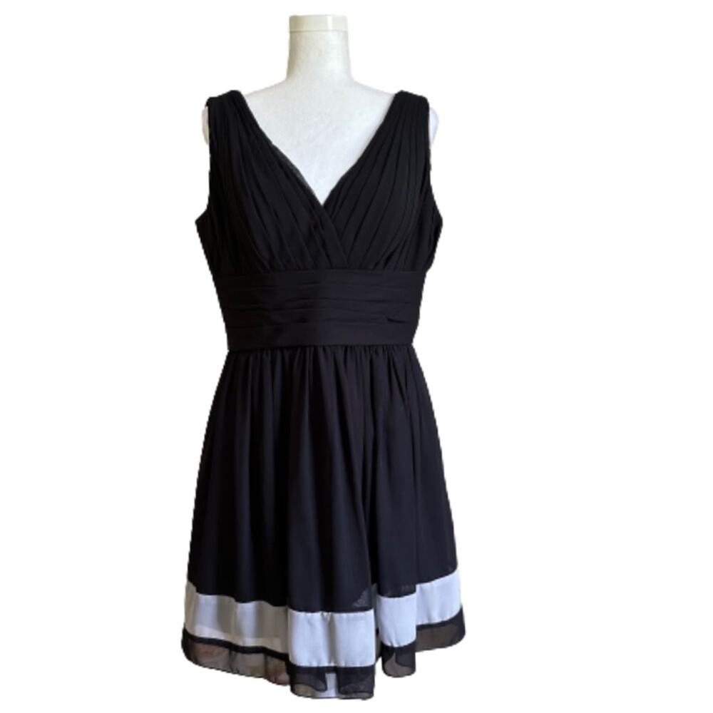 WToo Dress Black V-Neck Sleeveless Pleated Formal Cocktail Party Dress Size 12